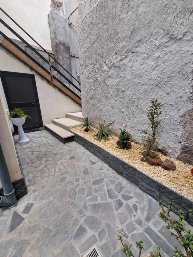 Ferienhaus Black & White
